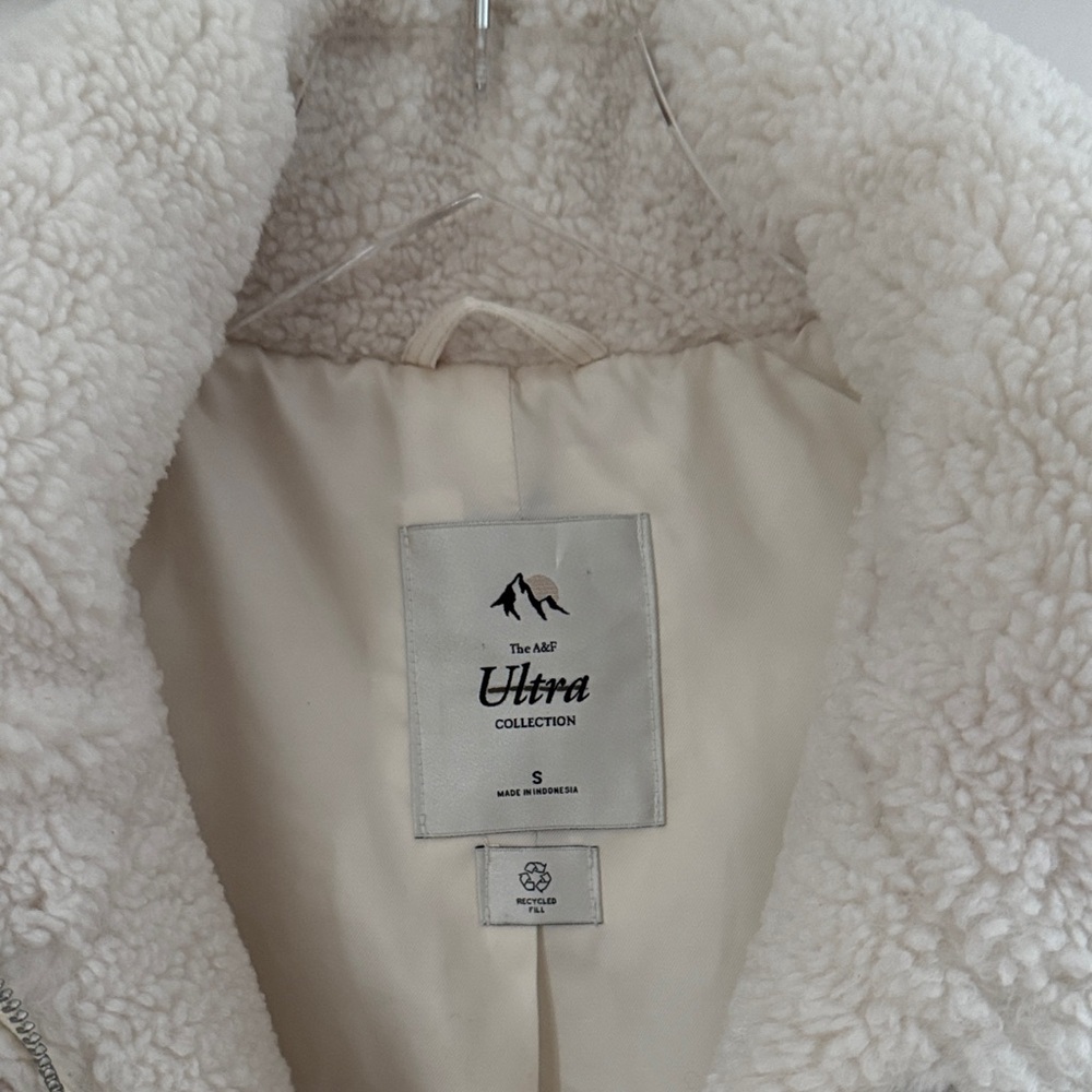 Abercrombie & Fitch | The A&F Ultra Collection | Cream Sherpa Jacket size small - Picture 4 of 14